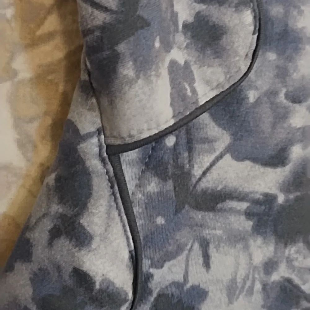 AMBRIELLE 2-PIECE WOMEN'S PAJAMAS, VERY SOFT, BLUE FLORAL PRINT. NWOT